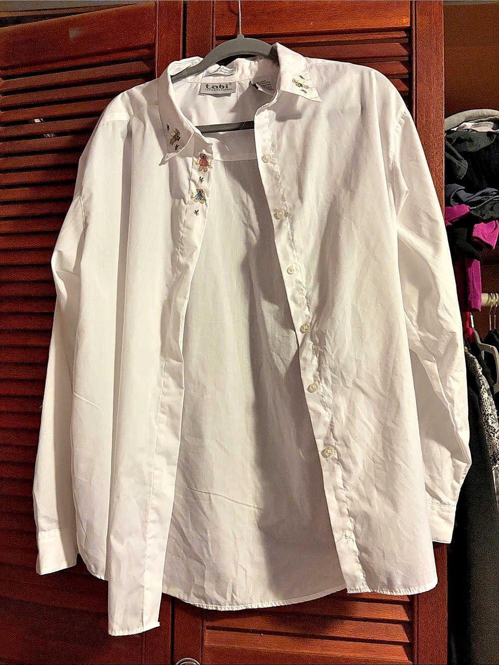 tabi International Embroidered White Button Down Size XL